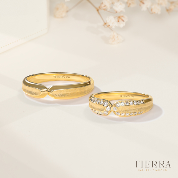 Cặp nhẫn được giữ sáng bóng là cách bạn thể hiện tình yêu vẹn nguyên của mình